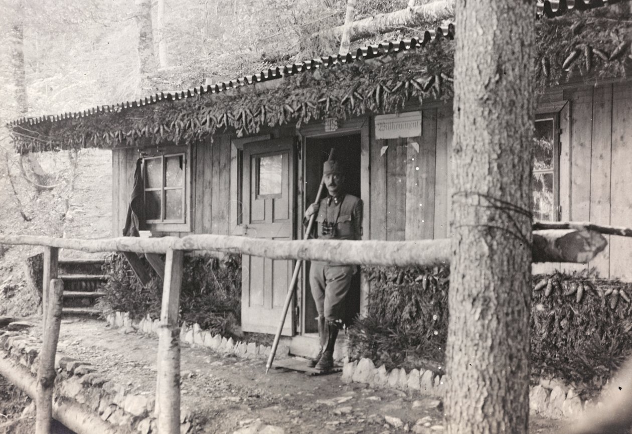 Album "Moja wojna światowa - wspomnienia Frontu Południowo-Zachodniego w Karyntii, Włochy, Trentino-Alto Adige) 31.03.1915-12.11.1918 - Josef Zohles Wiedeń": Urząd dowodzenia (b/w fot. autorstwa Josef Zohles