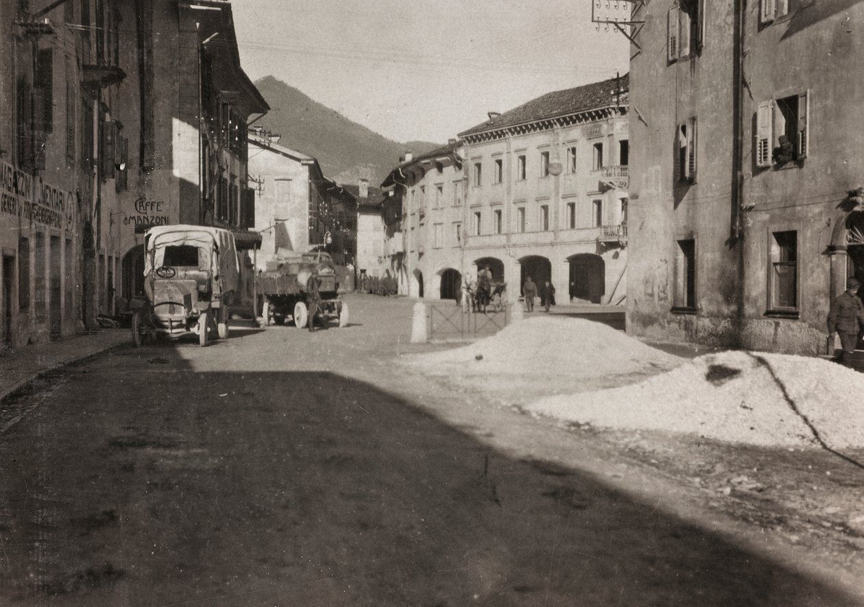 Album "Moja wojna światowa - wspomnienia frontu południowo-zachodniego w Karyntii, Włochy, Trentino-Alto Adige) 31.03.1915-12.11.1918 - Wiedeń Josefa Zohlego": plac Tolmezzo (zdjęcie czarno-białe) autorstwa Josef Zohles