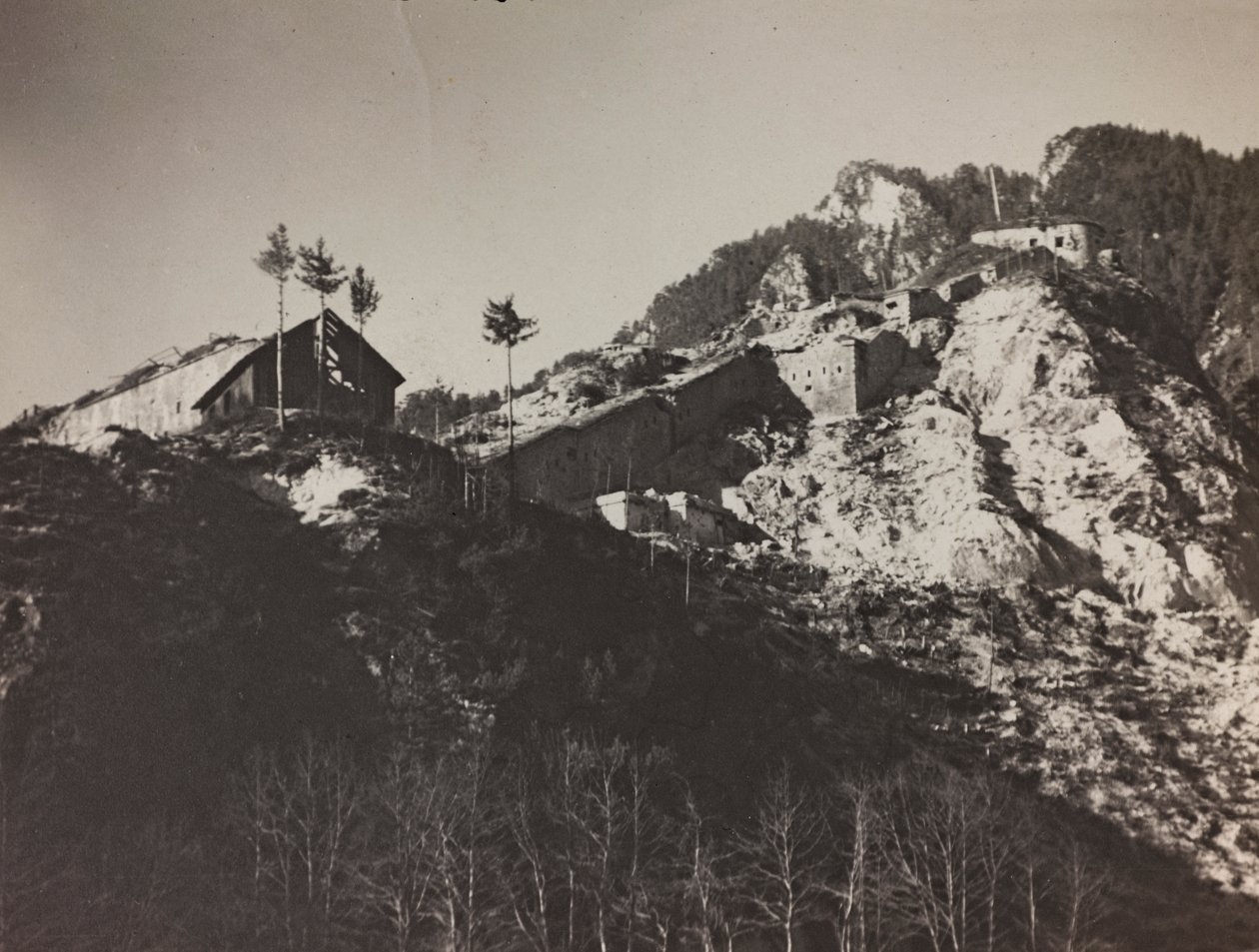 Album "Moja wojna światowa - wspomnienia Frontu Południowo-Zachodniego w Karyntii, Włochy, Trentino-Alto Adige) 31.03.1915-12.11.1918 - Wiedeń Josefa Zohlego": Fort Hensel (zdjęcie czarno-białe) autorstwa Josef Zohles
