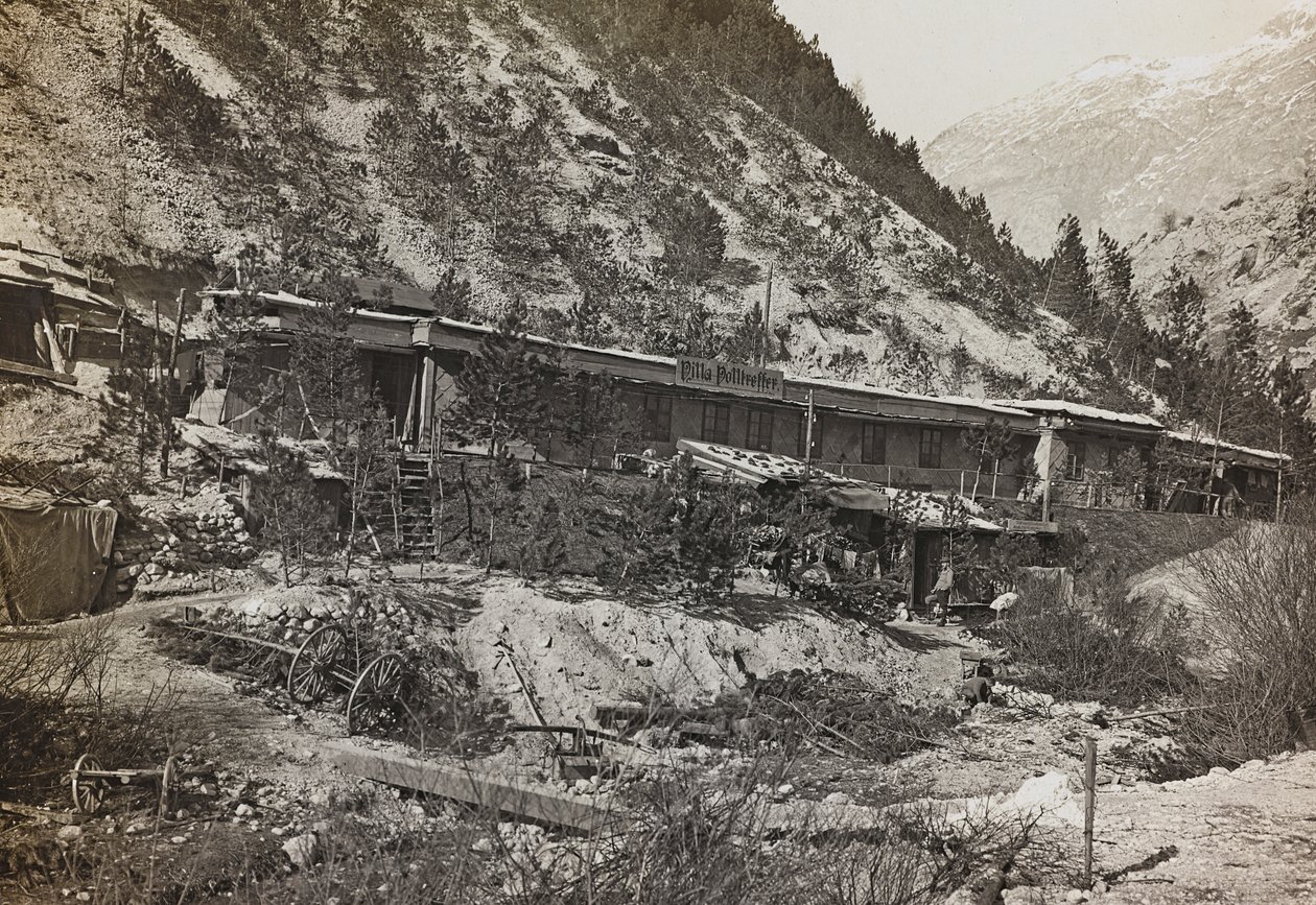 Album "Moja wojna światowa - wspomnienia Frontu Południowo-Zachodniego w Karyntii, Włochy, Trentino-Alto Adige) 31.03.1915-12.11.1918 - Josef Zohles Wiedeń": koszary wojskowe (b/w fot. autorstwa Josef Zohles