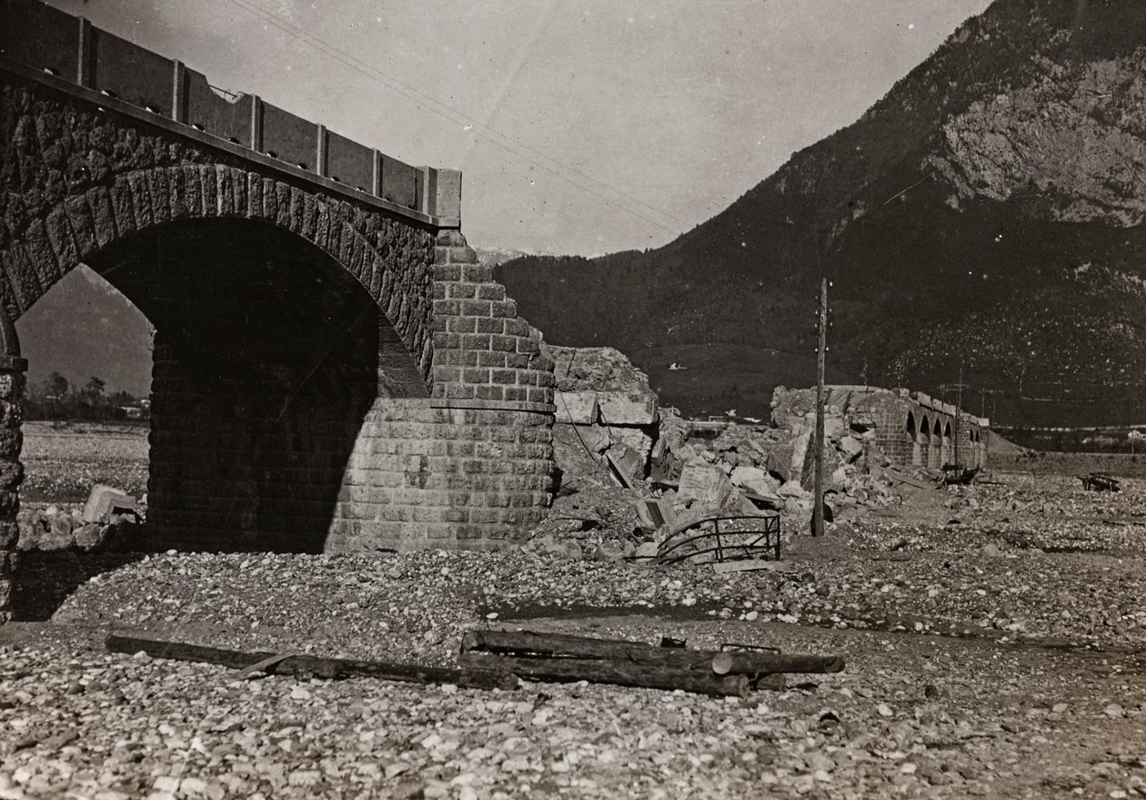 Album "Moja wojna światowa - wspomnienia Frontu Południowo-Zachodniego w Karyntii, Włochy, Trentino-Alto Adige) 31.03.1915-12.11.1918 - Wiedeń Josefa Zohlego": most w Tolmezzo (b/w pho autorstwa Josef Zohles
