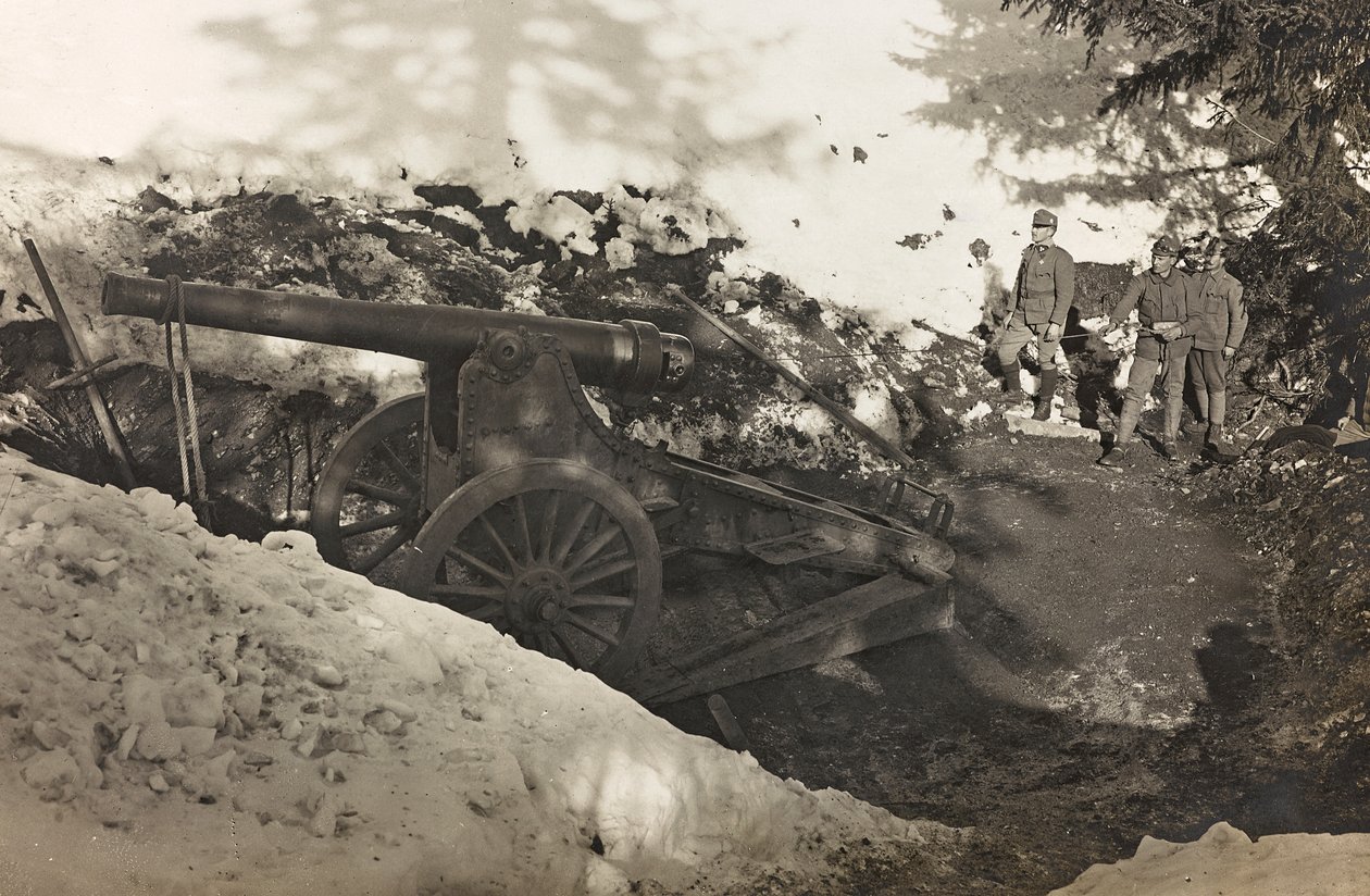 Album "Moja wojna światowa - wspomnienia Frontu Południowo-Zachodniego w Karyntii, Włochy, Trentino-Górna Adyga) 31.03.1915-12.11.1918 - Josef Zohles Wiedeń": Żołnierze z armatami w Pra autorstwa Josef Zohles