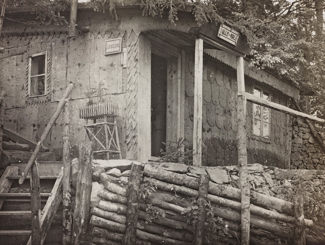 Album "Moja wojna światowa - wspomnienia Frontu Południowo-Zachodniego w Karyntii, Włochy, Trentino-Alto Adige) 31.03.1915-12.11.1918 - Josef Zohles Wiedeń": Dom dowodzenia (zdjęcie czarno-białe) autorstwa Josef Zohles