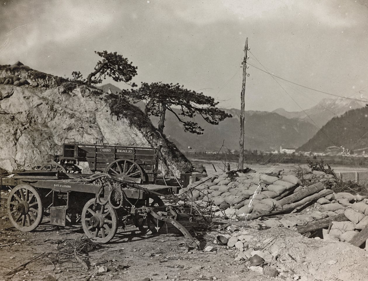 Album "Moja wojna światowa - wspomnienia Frontu Południowo-Zachodniego w Karyntii, Włochy, Trentino-Alto Adige) 31.03.1915-12.11.1918 - Josef Zohles Vienna": czołg wojskowy na Taglia autorstwa Josef Zohles