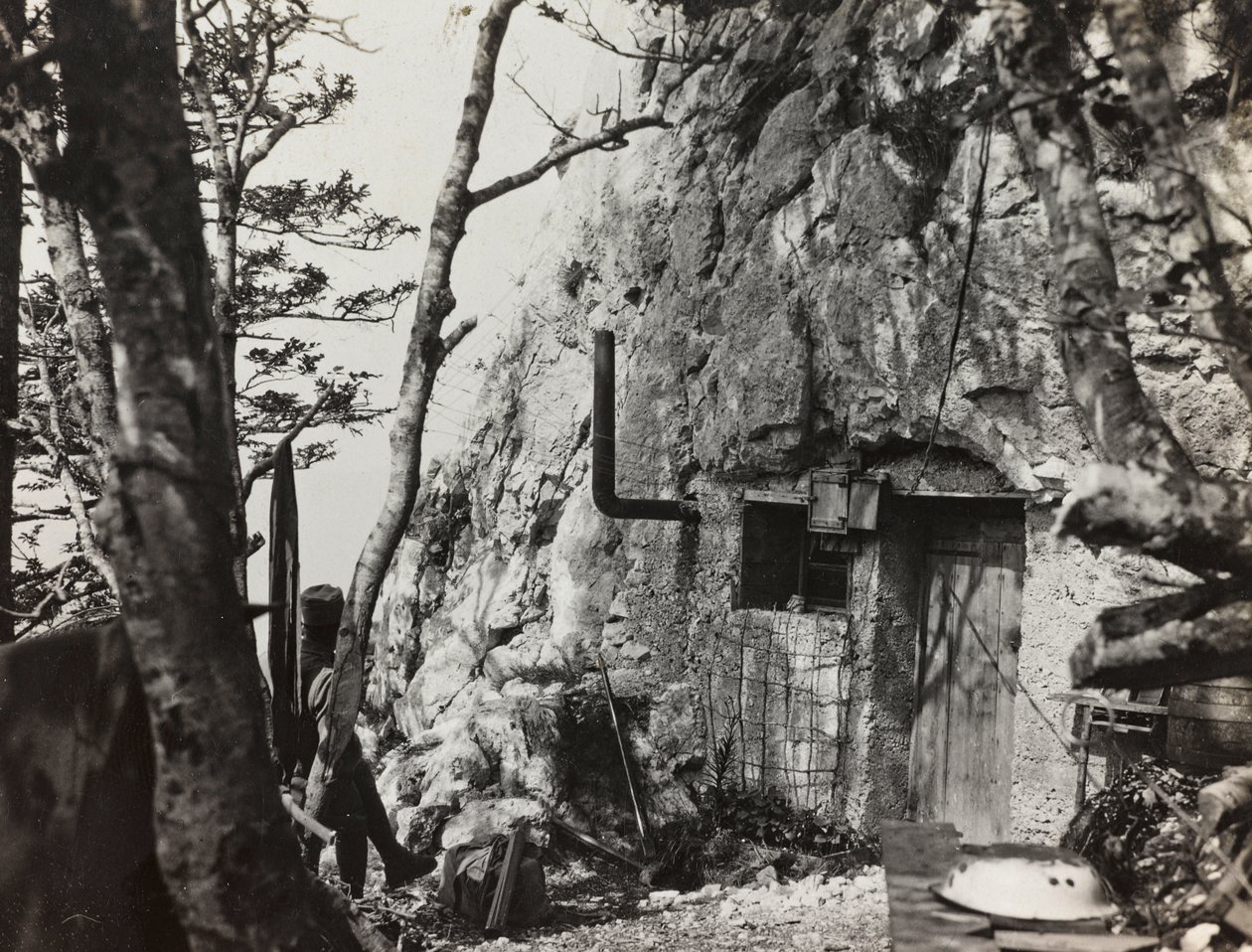 Album "Moja wojna światowa - wspomnienia Frontu Południowo-Zachodniego w Karyntii, Włochy, Trentino-Górna Adyga) 31.03.1915-12.11.1918 - Josef Zohles Wiedeń": ostoja wojny (zdjęcie czarno-białe) autorstwa Josef Zohles