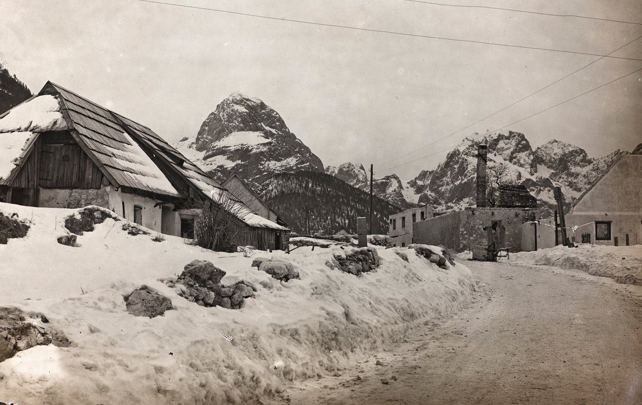 Album "Moja wojna światowa - wspomnienia Frontu Południowo-Zachodniego w Karyntii, Włochy, Trentino-Górna Adyga) 31.03.1915-12.11.1918 - Wiedeń Josefa Zohlego": widok na Cave del Predil (b/ autorstwa Josef Zohles