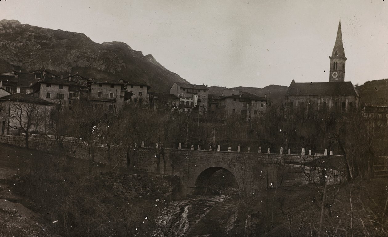 Album "Moja wojna światowa - wspomnienia Frontu Południowo-Zachodniego w Karyntii, Włochy, Trentino-Alto Adige) 31.03.1915-12.11.1918 - Josef Zohles Vienna": widok wsi Carnia autorstwa Josef Zohles