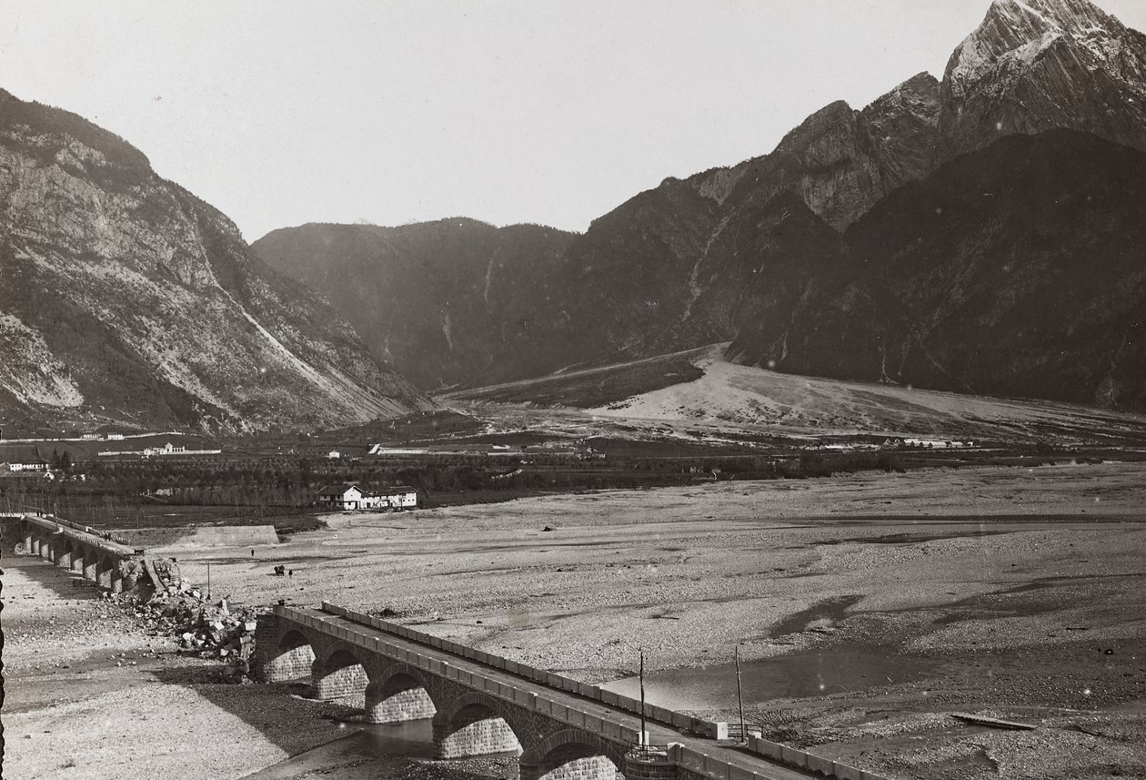 Album "Moja wojna światowa - wspomnienia Frontu Południowo-Zachodniego w Karyntii, Włochy, Trentino-Alto Adige) 31.03.1915-12.11.1918 - Wiedeń Josefa Zohlego": most na Tagliamento (b/w autorstwa Josef Zohles