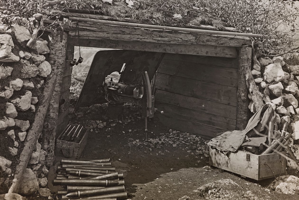 Album "Moja wojna światowa - wspomnienia Frontu Południowo-Zachodniego w Karyntii, Włochy, Trentino-Alto Adige) 31.03.1915-12.11.1918 - Josef Zohles Wiedeń": skład wojskowy (zdjęcie czarno-białe) autorstwa Josef Zohles
