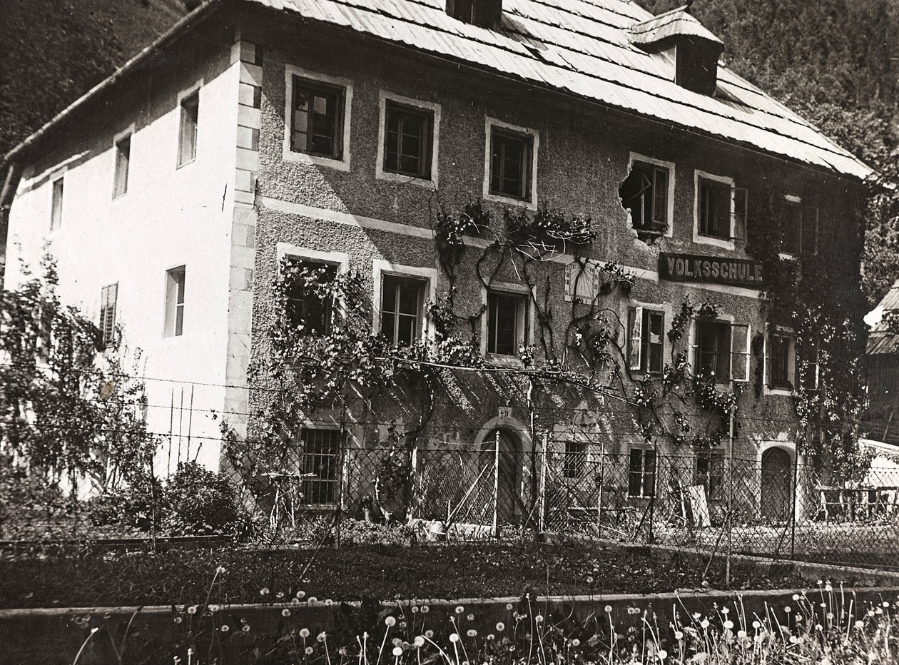 Album "Moja wojna światowa - wspomnienia Frontu Południowo-Zachodniego w Karyntii, Włochy, Trentino-Alto Adige) 31.03.1915-12.11.1918 - Josef Zohles Wiedeń": szkoła podstawowa Malborghe autorstwa Josef Zohles