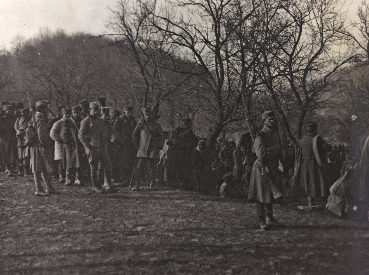 Album "Moja wojna światowa - wspomnienia Frontu Południowo-Zachodniego w Karyntii, Włochy, Trentino-Górna Adyga) 31.03.1915-12.11.1918 - Josef Zohles Wiedeń": więźniowie (b/w foto) autorstwa Josef Zohles
