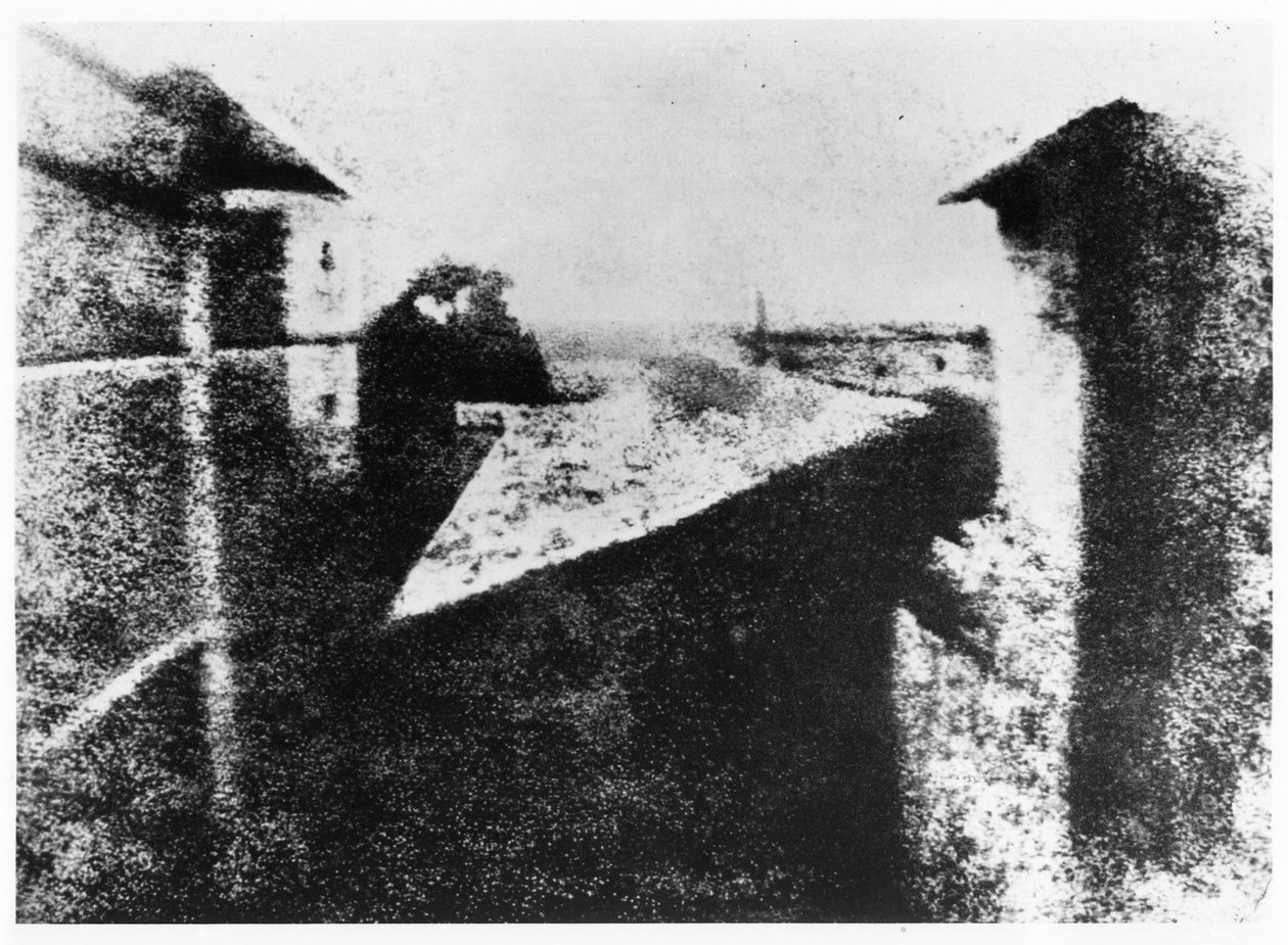 Widok z okna na Le Gras, Saint-Loup-de-Varennes, 1827 (bw zdjęcie) autorstwa Joseph Nicephore Niepce