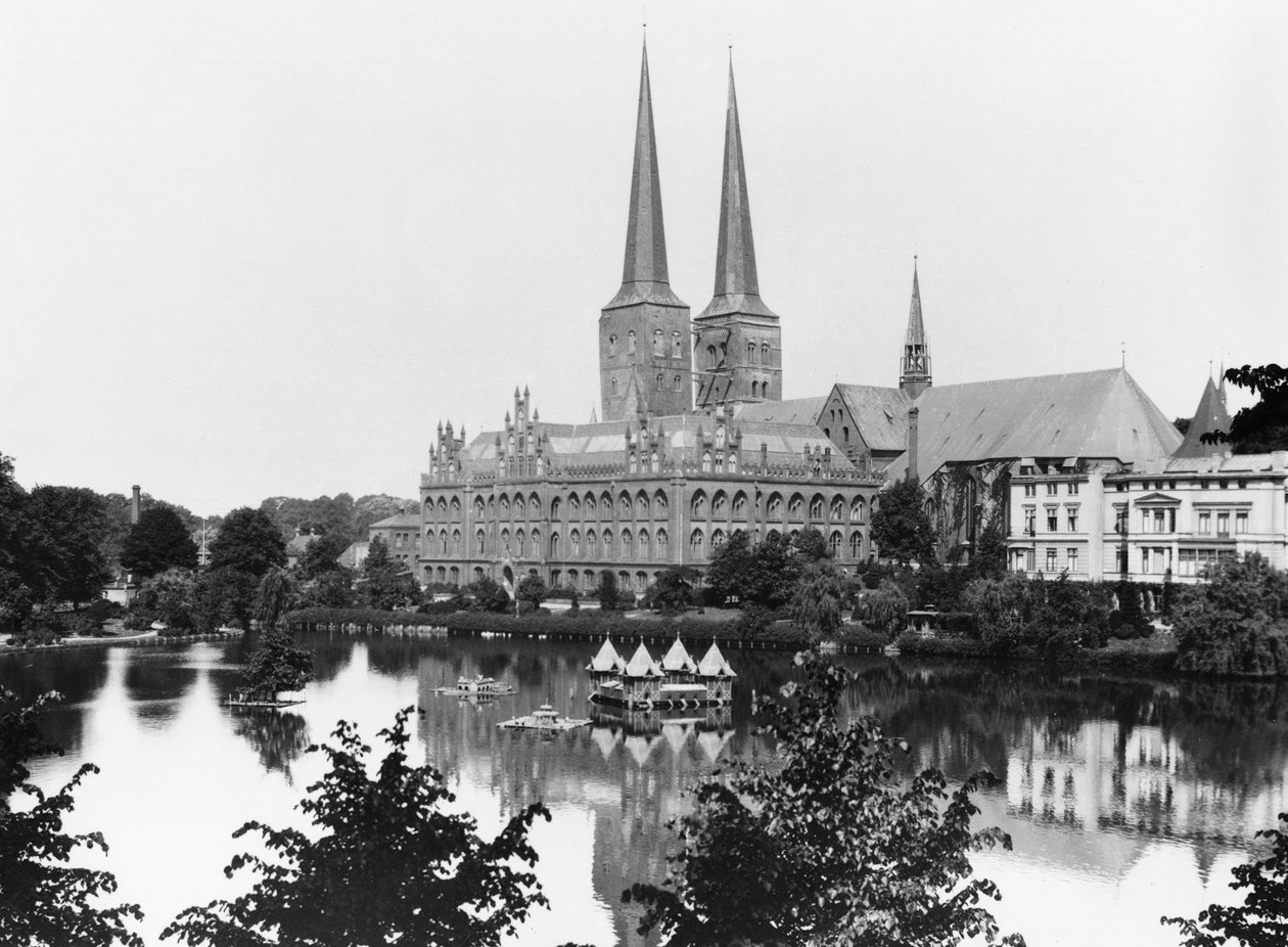 Widok muzeum z Marienkirche w tle, Lubeka, ok. 1910 r. autorstwa Jousset