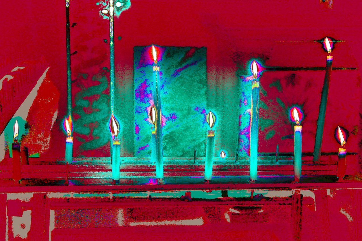 All But One, z serii Votive Candles, 2015 (fotografia) autorstwa Joy Lions