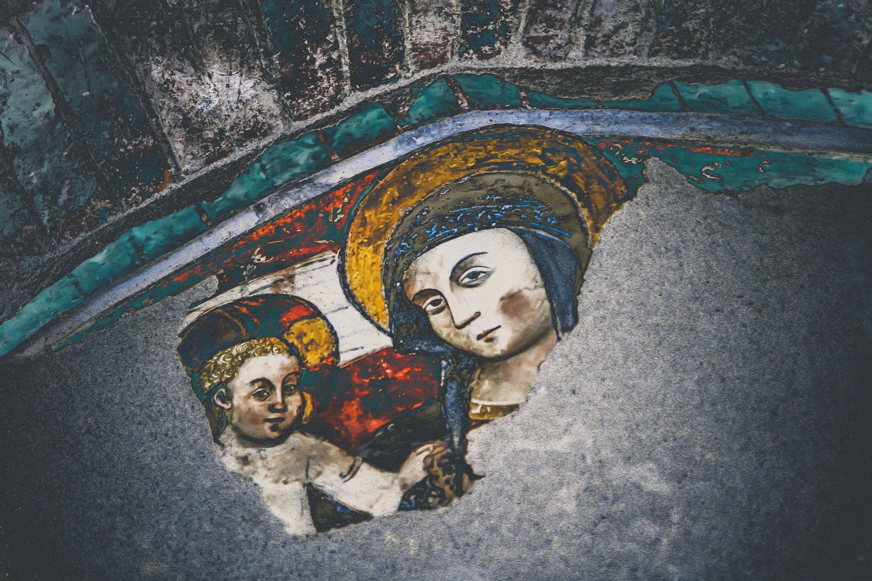 Madonna z Dzieciątkiem, z serii Maryja i Jezus w Savonnie, 2015 (zdjęcie) autorstwa Joy Lions