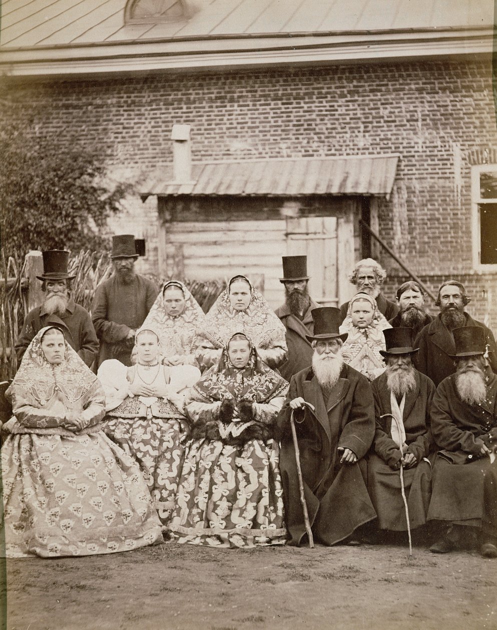 Rodzina z Nijni, Nowogród, ok. 1875 (druk albumowy) autorstwa Juan Raoult