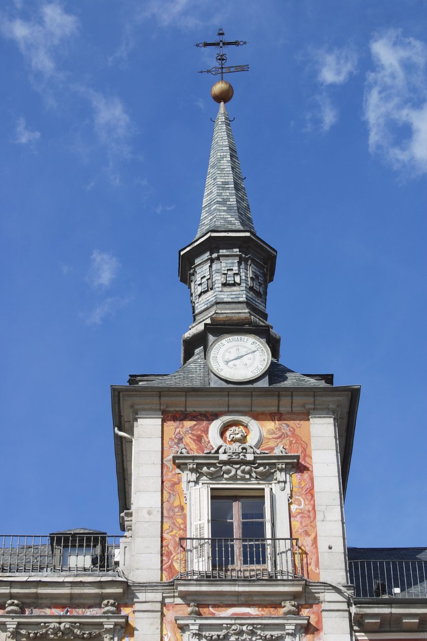 Wieża z jednego z balkonowych domów (patrz 86693) autorstwa Juan Gomez de Mora