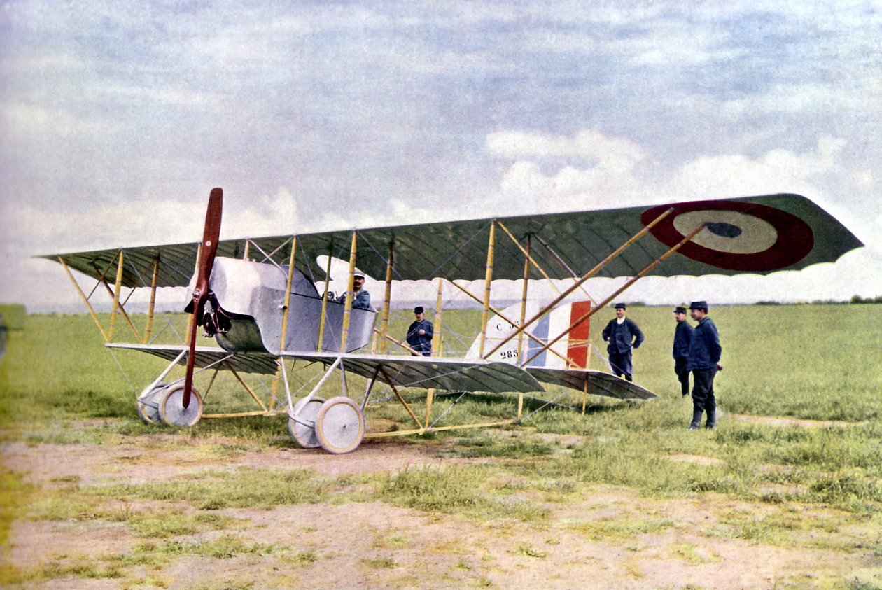 Dwupłatowiec Nieuport 10 podczas bitwy nad Marną na wschód od Paryża, wrzesień 1914 (autochrome) autorstwa Jules Gervais Courtellemont