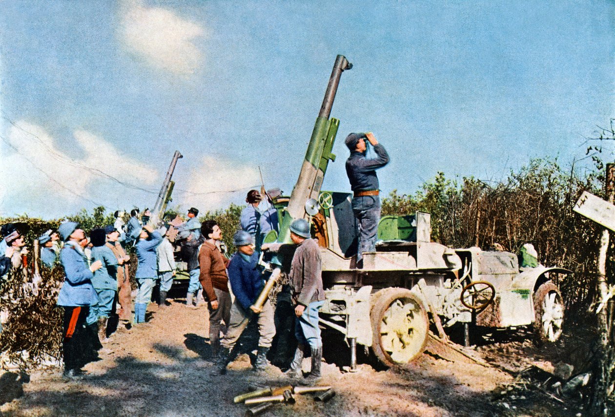 Działa przeciwlotnicze zamontowane na pojazdach w akcji, Verdun, wrzesień 1916 (autochrome) autorstwa Jules Gervais Courtellemont