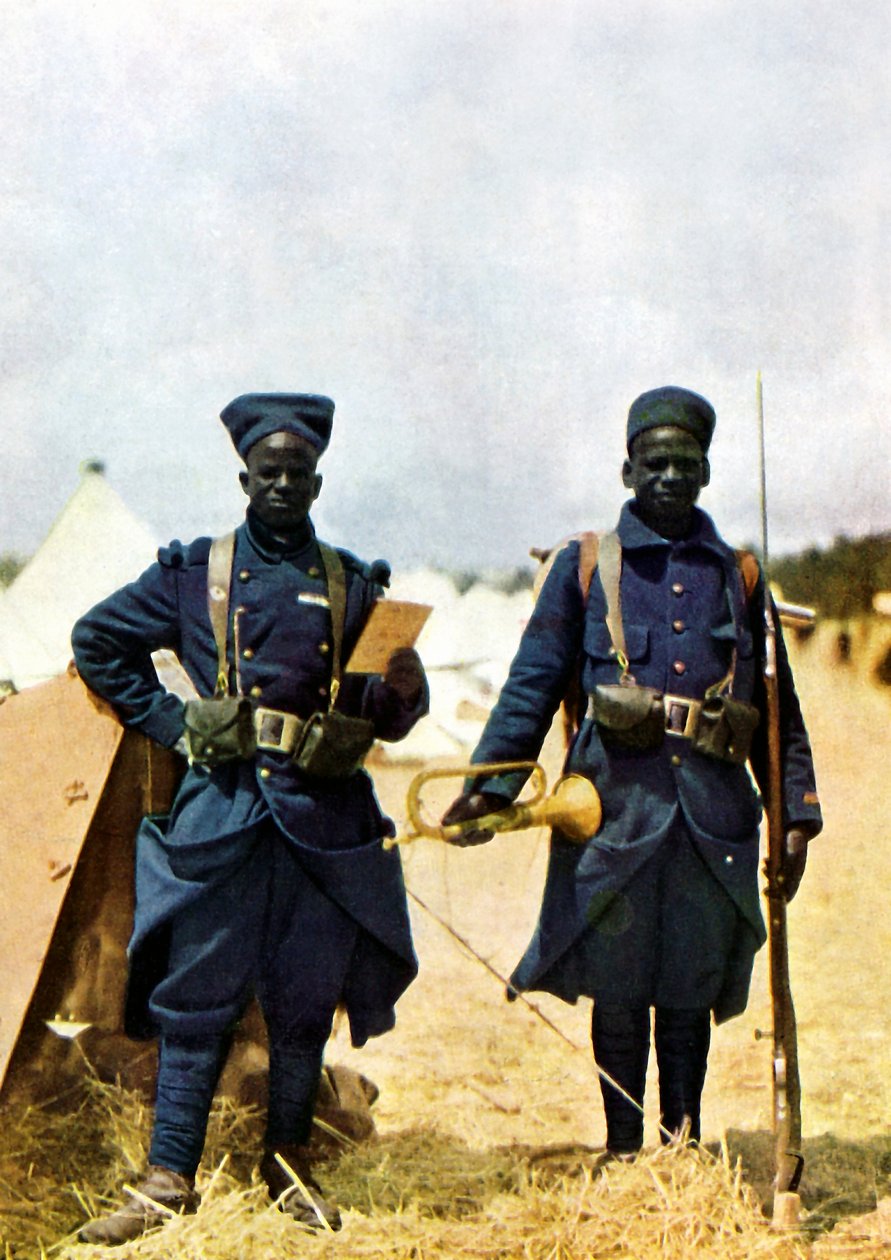 Strzelcy z Senegalu podczas bitwy nad Marną na wschód od Paryża, wrzesień 1914 (autochrome) autorstwa Jules Gervais Courtellemont