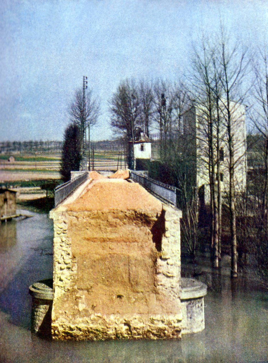 Zniszczony most w Germigny-l