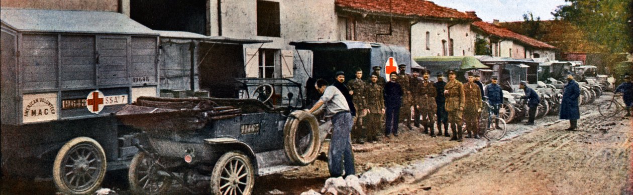 Poczta amerykańska i ciężarówki pogotowia z Czerwonym Krzyżem w Dieue-sur-Meuse na północ od Verdun, wrzesień 1916 (autochrome) autorstwa Jules Gervais Courtellemont