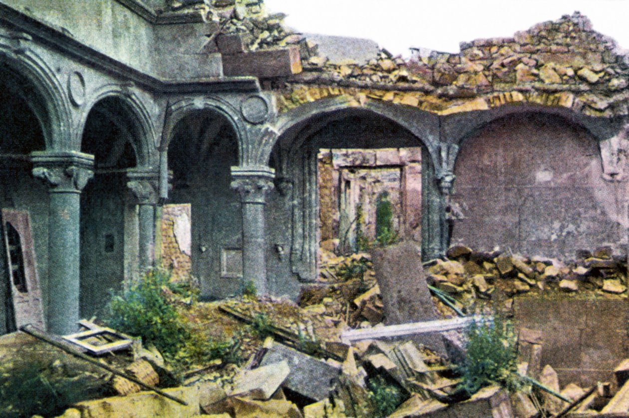 Mocno zniszczona Princerie, Verdun, wrzesień 1916 (autochrome) autorstwa Jules Gervais Courtellemont