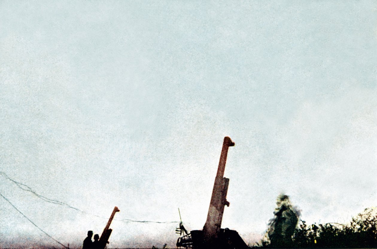 Działa przeciwlotnicze w akcji: od 21 lutego 25 samolotów i smoka balonowego zostały zestrzelone przez baterie, Verdun, wrzesień 1916 (autochrome) autorstwa Jules Gervais Courtellemont