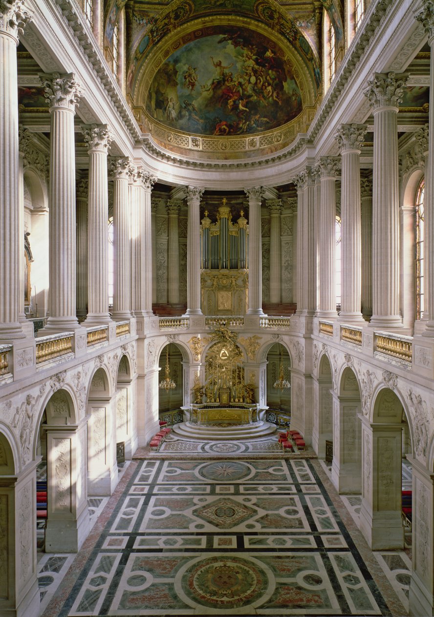Chapelle Royale (Kaplica Królewska) skierowana na wschód, ukończona przez Roberta de Cotte (1656-1735) rozpoczęta 1699 do planów przygotowanych w 1689, poświęcona 1710 autorstwa Jules Hardouin Mansart