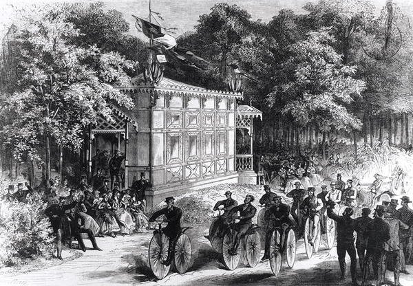 Wyścig Velocipede w Pre Catelan, c.1860-70 (grawerowanie) (zdjęcie czarno-białe) autorstwa Jules Pelcoq