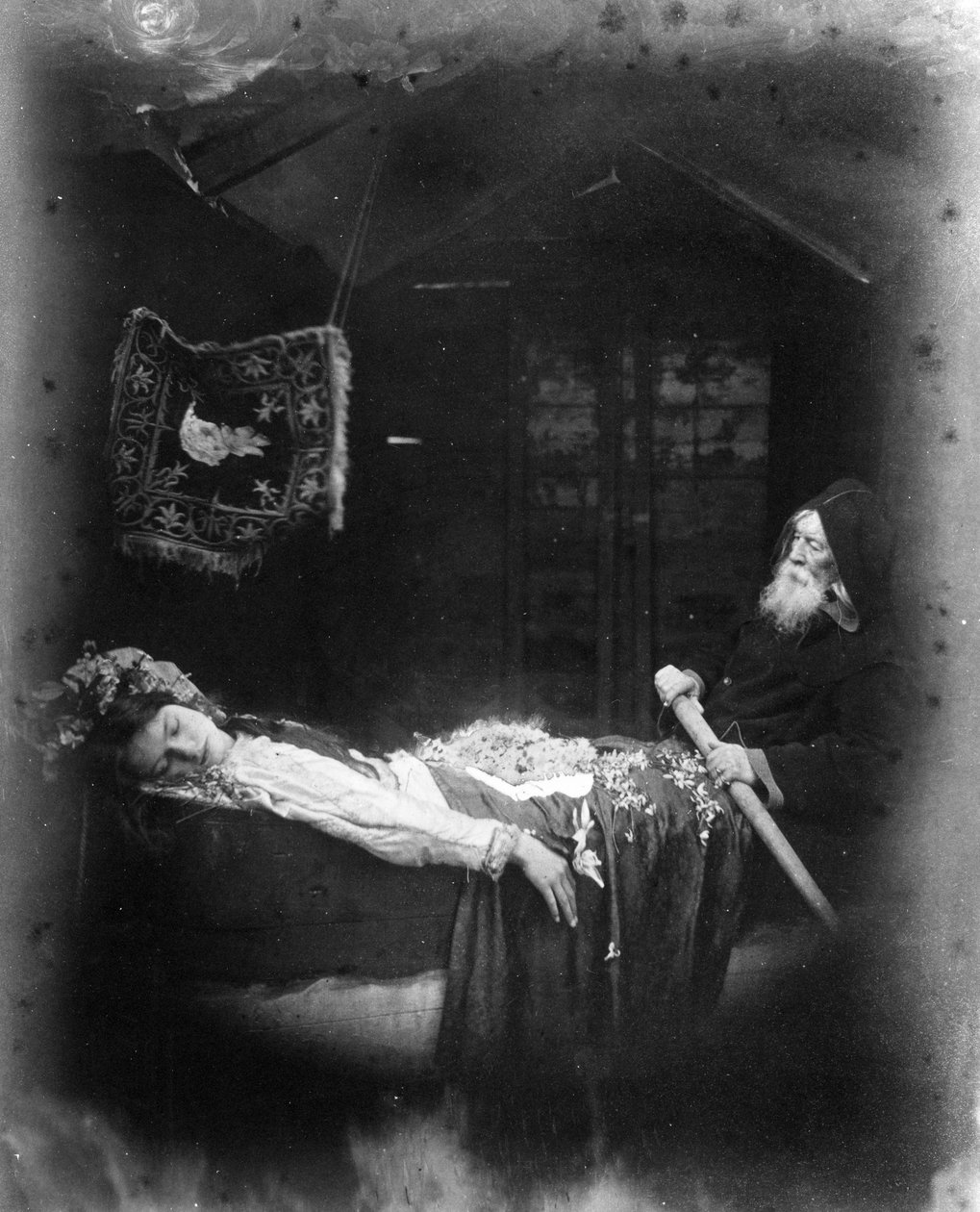 Śmierć Elaine, ilustracja z „Idylls of the King” Alfreda, Lorda Tennysona, 1875 (druk albumowy) autorstwa Julia Margaret Cameron