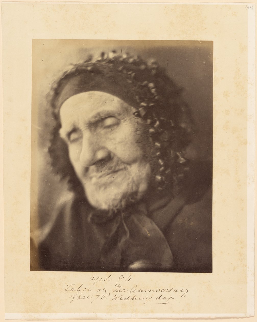 W wieku 94 lat, zdjęcie wykonane w rocznicę jej 72. rocznicy ślubu [Portret głowy i ramion starszej kobiety] autorstwa Julia Margaret Cameron