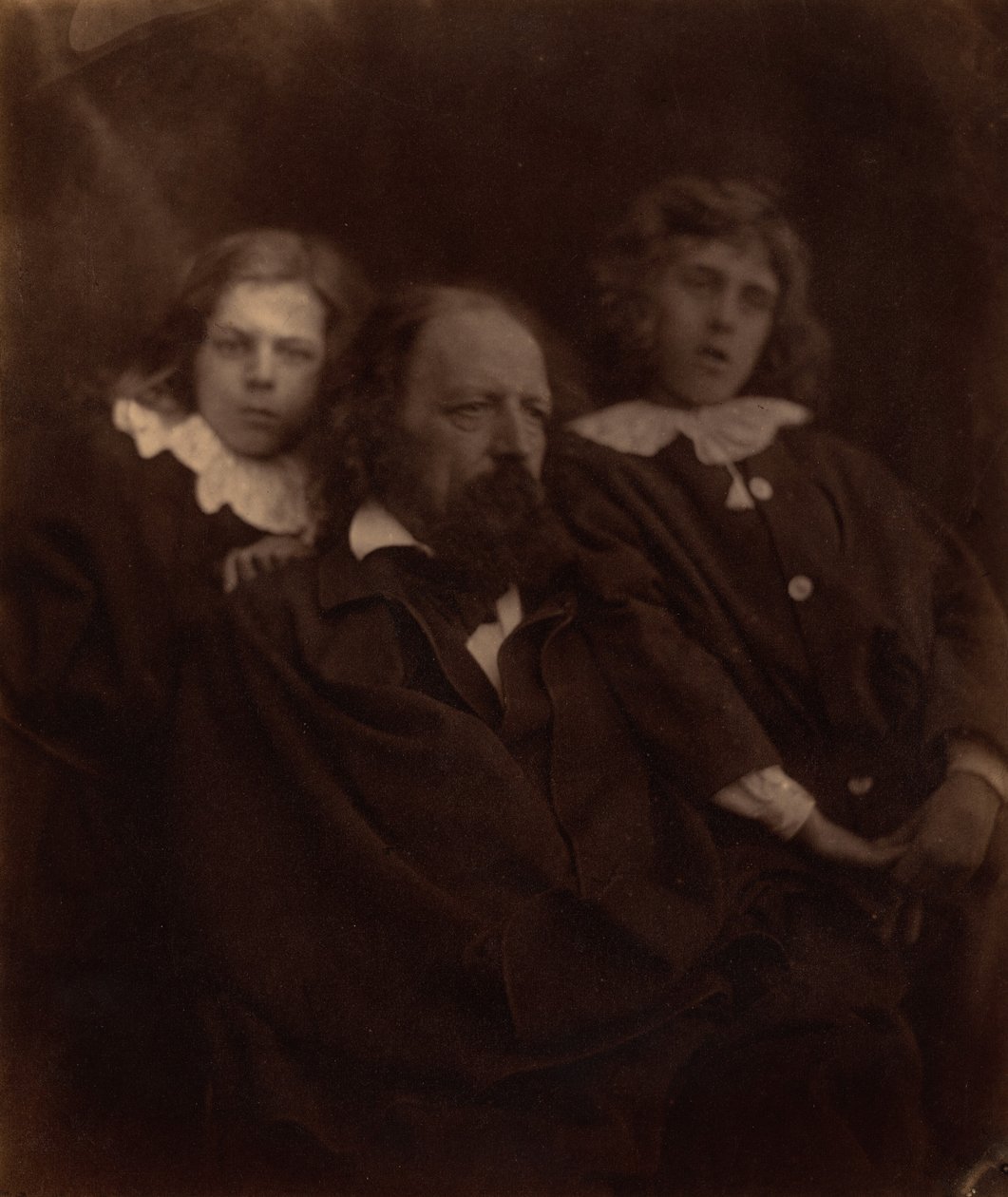 Alfred Tennyson z synami autorstwa Julia Margaret Cameron