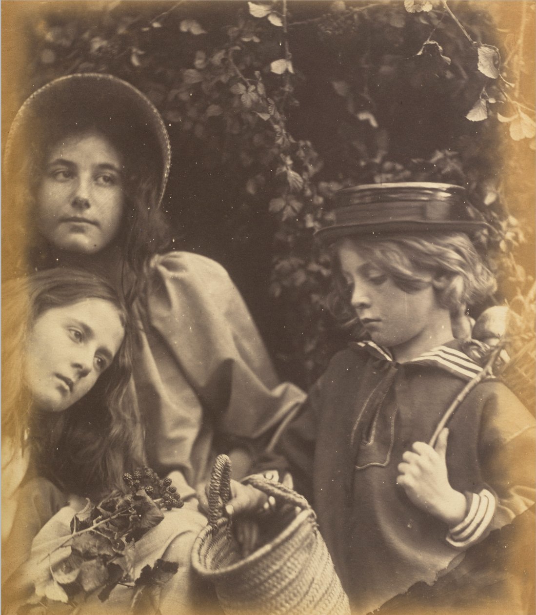 Elizabeth Keown, Kate Keown i Freddy Gould autorstwa Julia Margaret Cameron