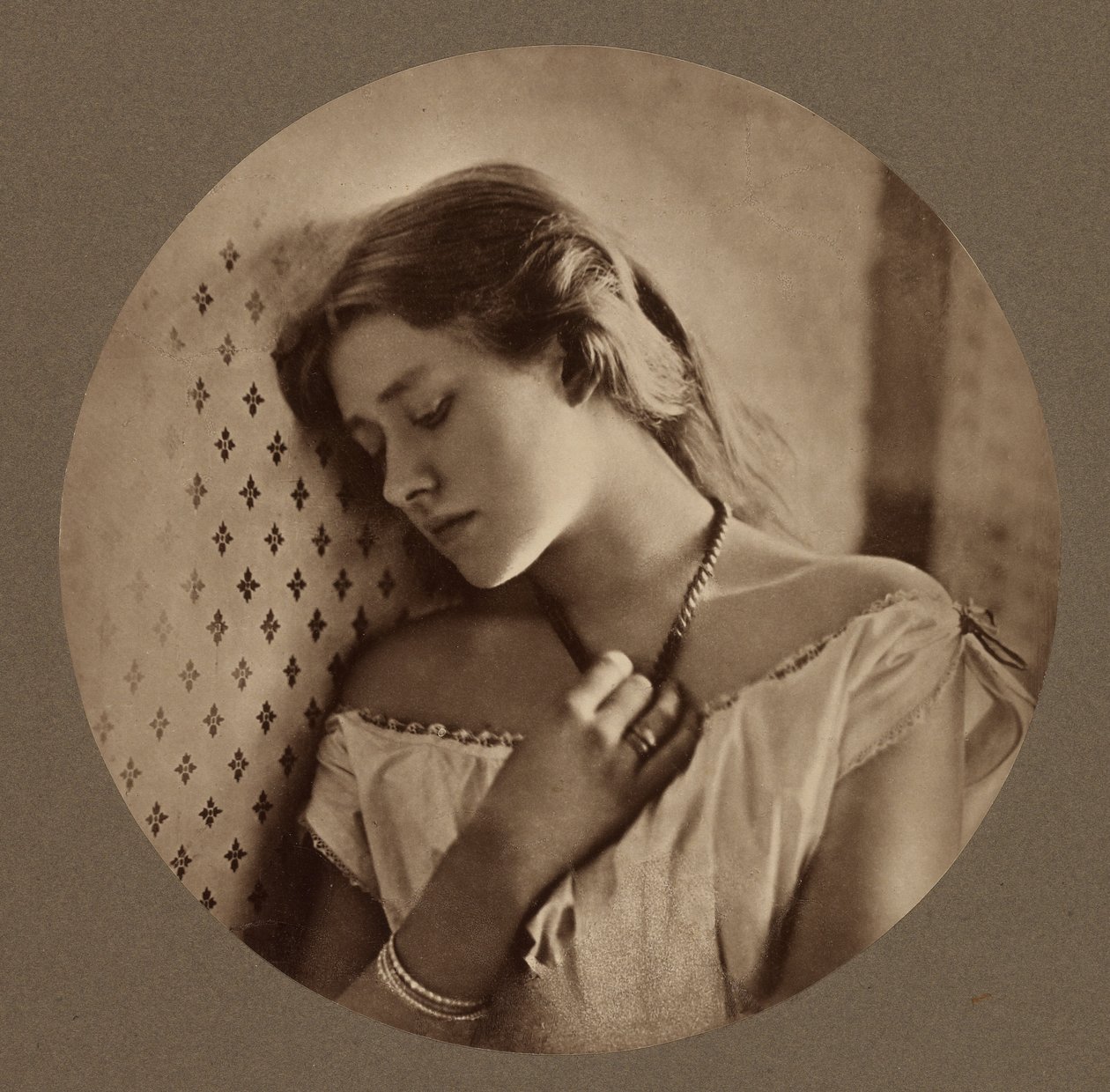[Ellen Terry w wieku szesnastu lat] autorstwa Julia Margaret Cameron