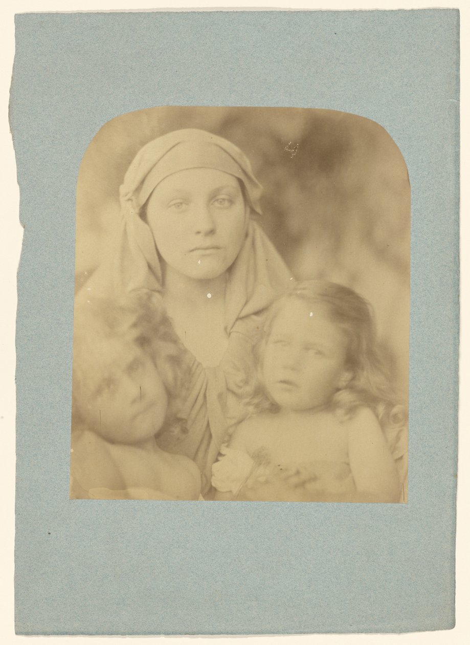[Madonna z dwojgiem dzieci] autorstwa Julia Margaret Cameron