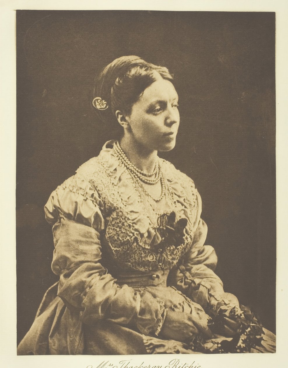 Pani Thackeray Ritchie, 1870, wydrukowana ok. 1893. autorstwa Julia Margaret Cameron