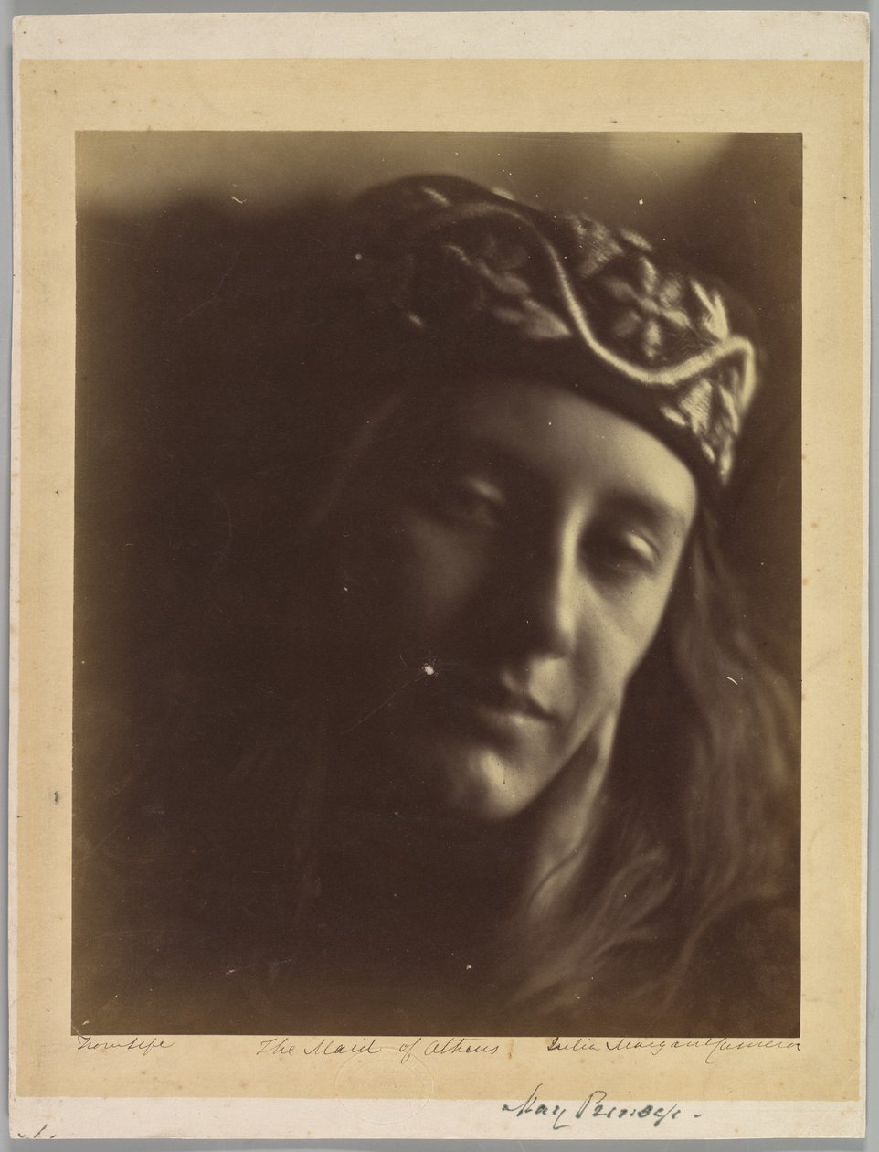 Dziewczyna z Aten (May Prinsep) autorstwa Julia Margaret Cameron