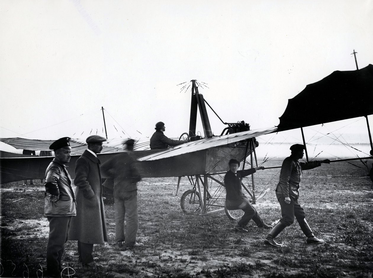 Samolot startujący lub lądujący na lotnisku w pobliżu St. Petersburga, 1911 r. autorstwa Karl Karlovich Bulla