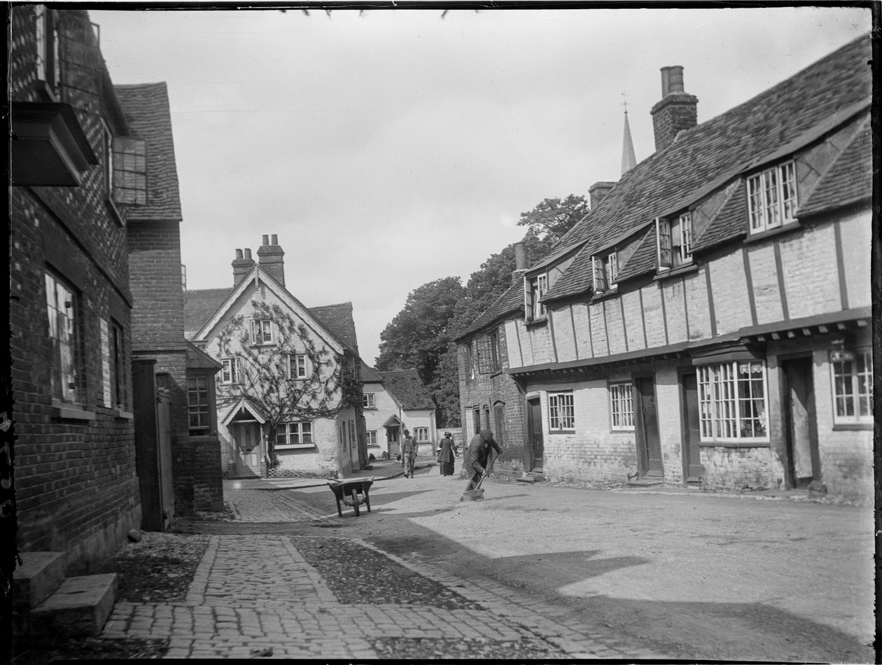 Church Street, Princes Risborough, Wycombe, Buckinghamshire, 01.06.1918 (czarno-białe zdjęcie) autorstwa Katherine Jean Macfee