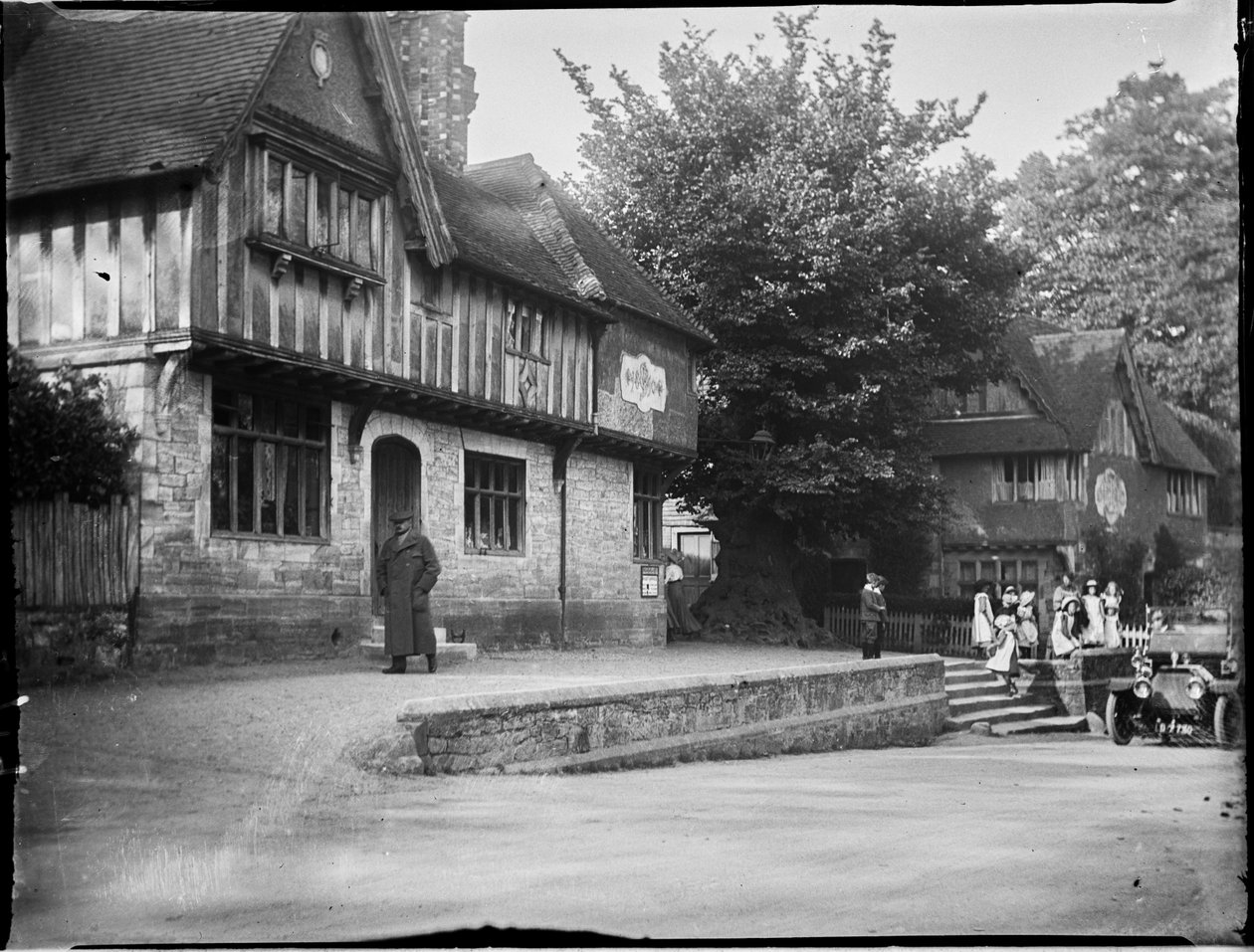 Leicester Square, Penshurst, Sevenoaks, Kent, 22/05/1911 (foto em preto e branco)polonês autorstwa Katherine Jean Macfee
