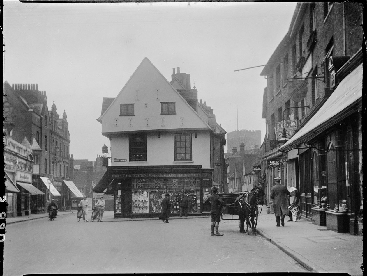 Market Place, St. Albans, St. Albans, Hertfordshire, 26.04.1928 (czarno-białe zdjęcie) autorstwa Katherine Jean Macfee