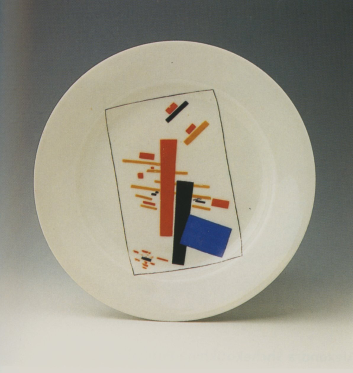 Talerz z dekoracją suprematystyczną autorstwa Kazimir Severinovich Malevich