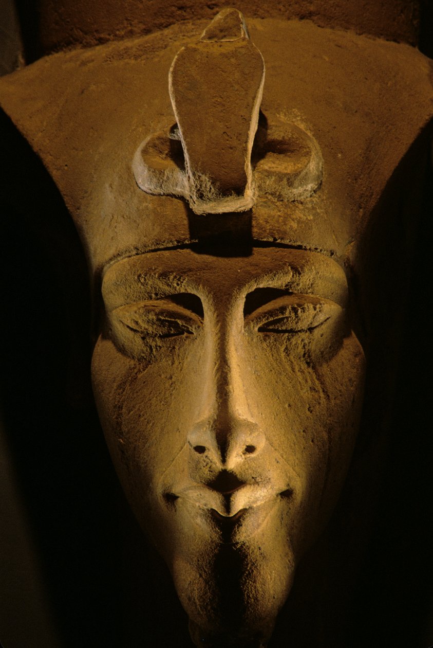 Kolosalny posąg Akhenatena, Amenhotep IV, Muzeum Egipskie, Kair, Nowe Państwo, Phar..., 2001 (zdjęcie) autorstwa Kenneth Garrett