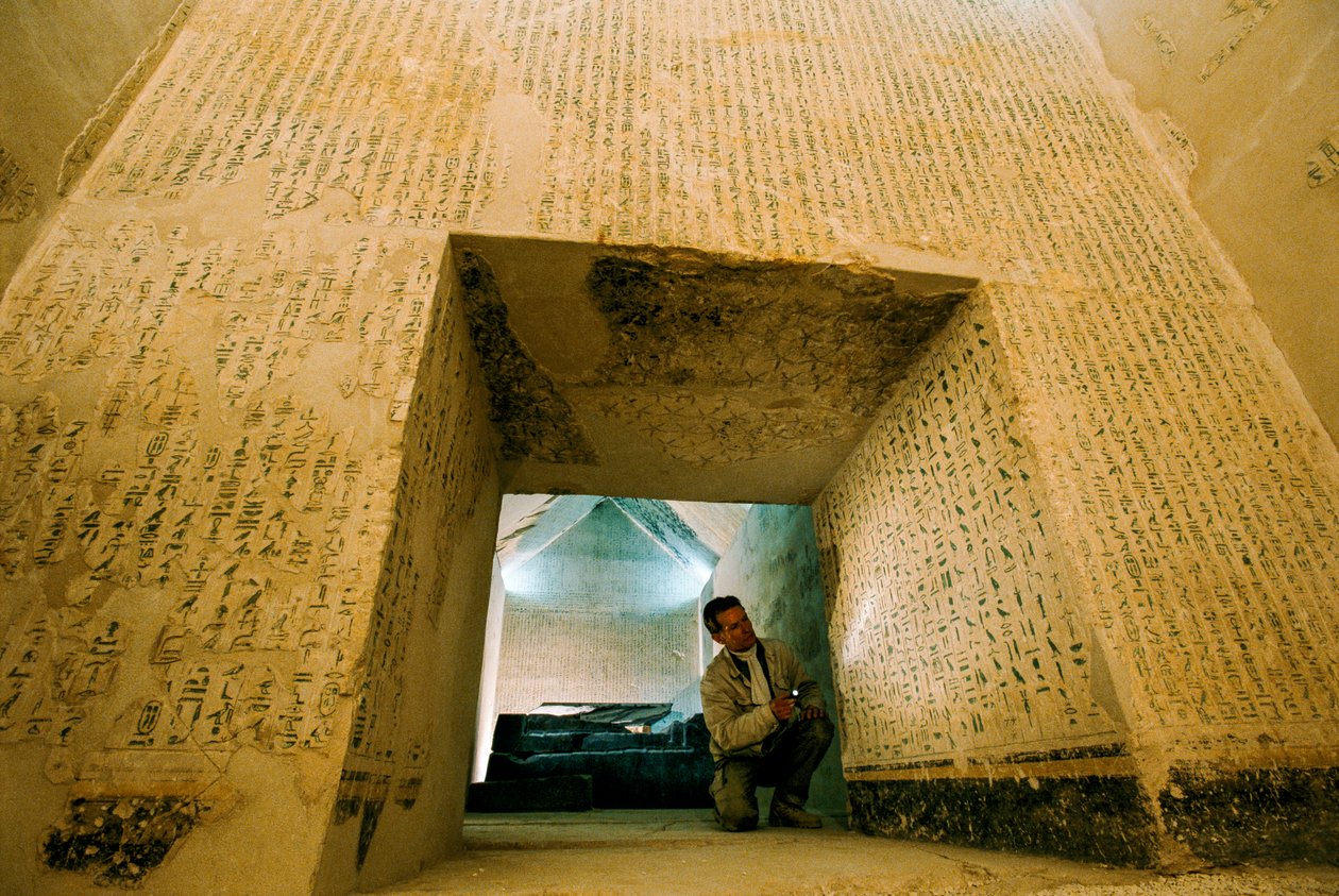 Egipt; archeologia; Stare Państwo; Sakkara, Audran Labrousse, misja francuska, Pepi I, grobowiec autorstwa Kenneth Garrett
