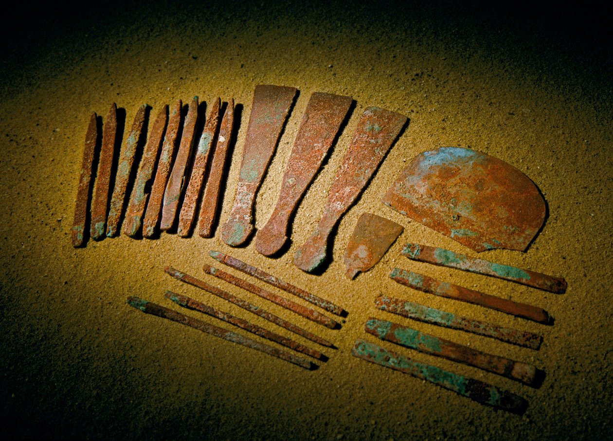 Egipt; Archeologia; Stare Państwo; Sakkara, Grobowiec Qar, Qar, Lekarz, miedź, narzędzia,... autorstwa Kenneth Garrett