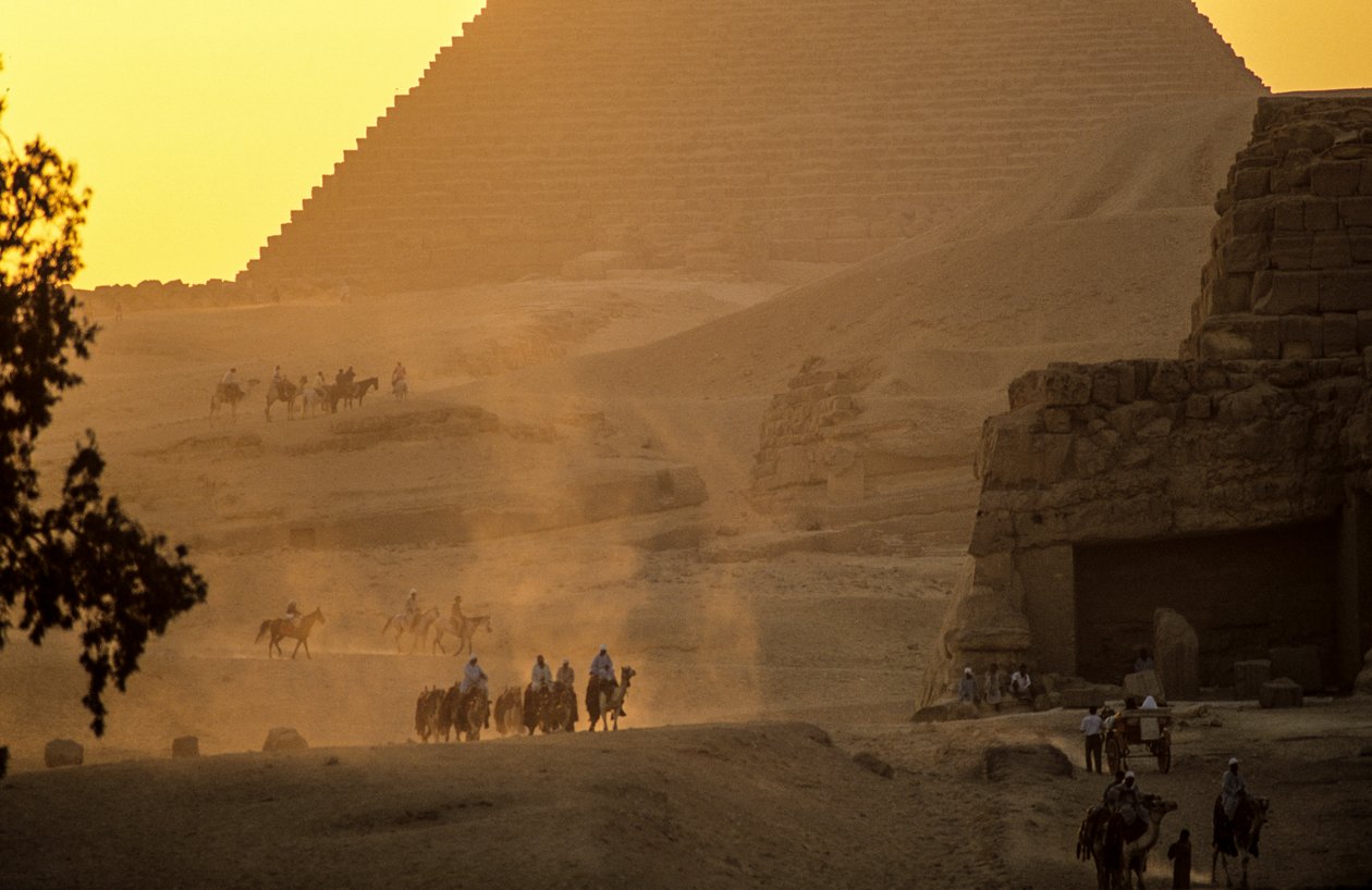 Stare Królestwo Egiptu; piramidy w Gizie; Giza; Egipt autorstwa Kenneth Garrett