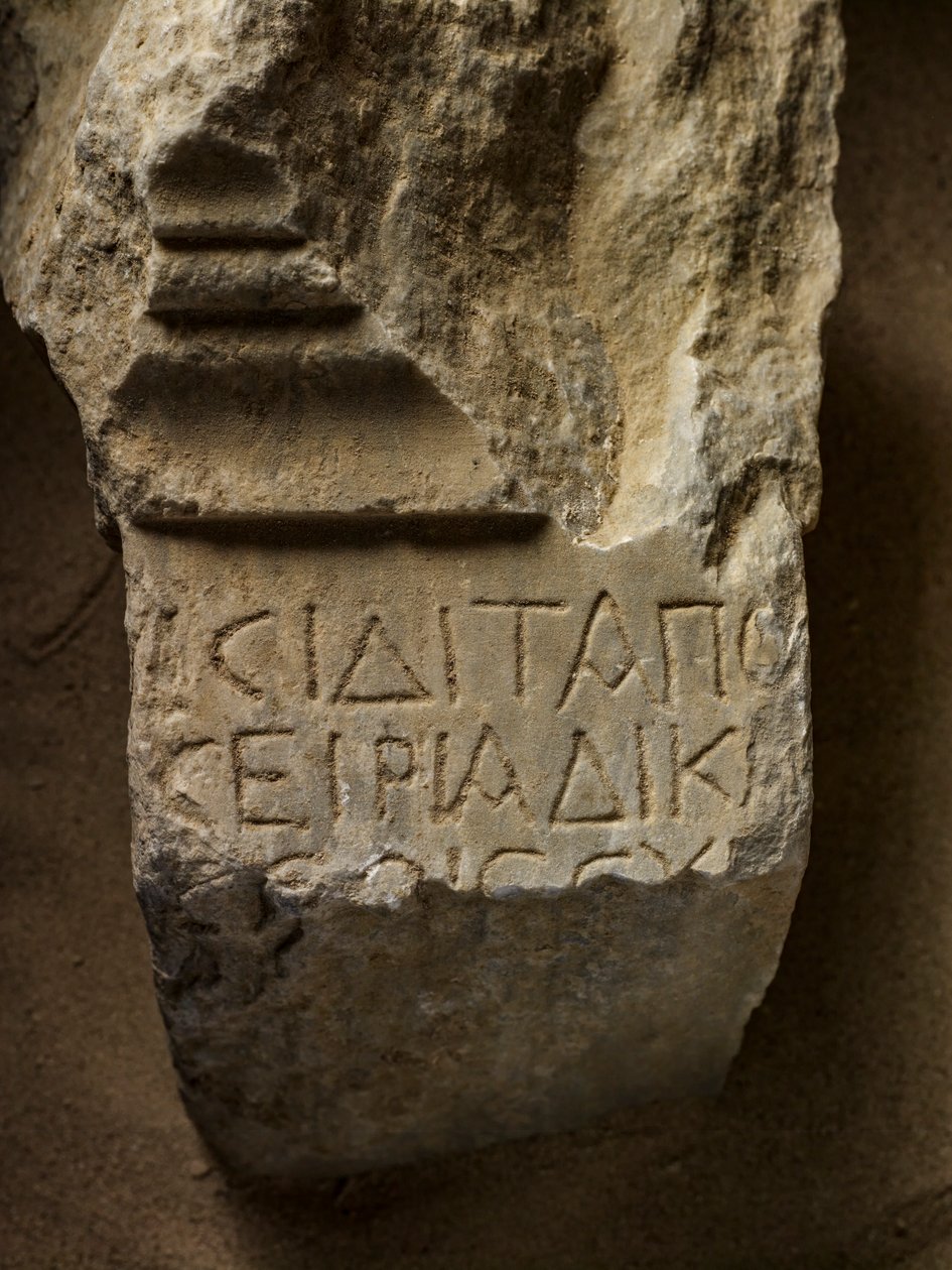 Ostatni faraon, MM7836, Egipt, Taposiris Magna, Kathleen Martinez, Wykopaliska, Statua..., 2011 (zdjęcie) autorstwa Kenneth Garrett