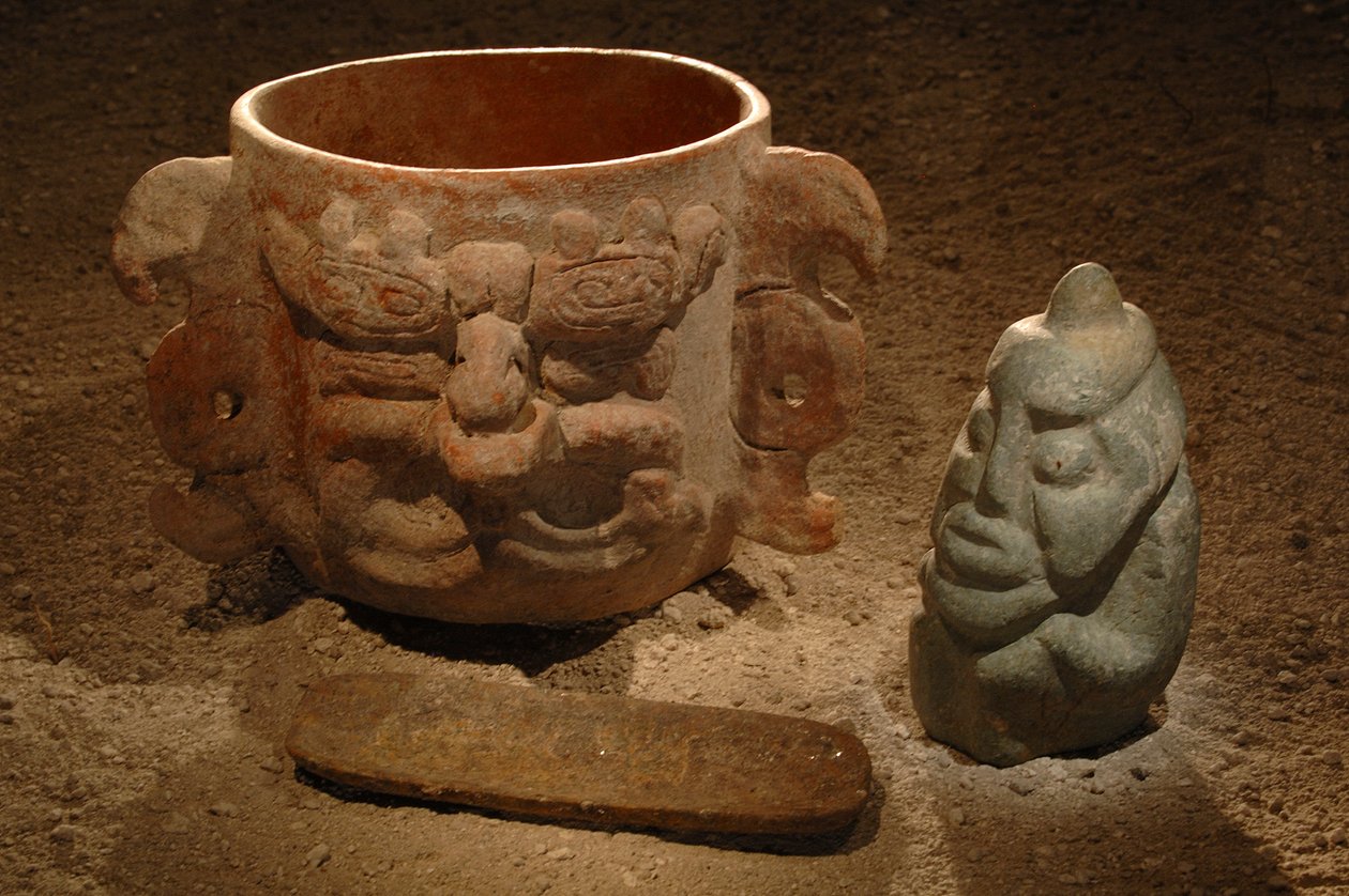 Majowie; malowidła ścienne Majów; San Bartolo; Gwatemala; dr Bill Saturno, 2002 (zdjęcie) autorstwa Kenneth Garrett