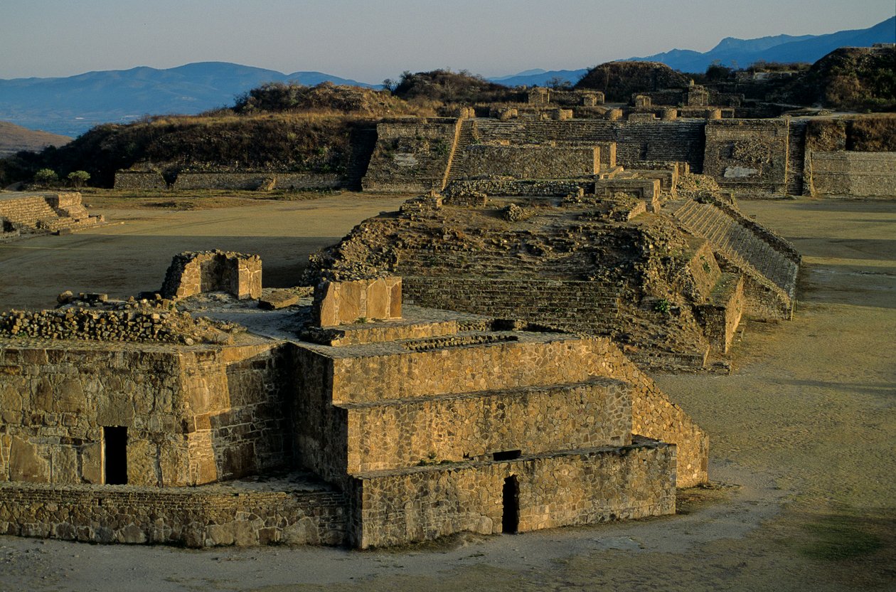 Olmekowie; Monte Alban; Oaxaca; Meksyk, Danzante; Zapotekowie autorstwa Kenneth Garrett